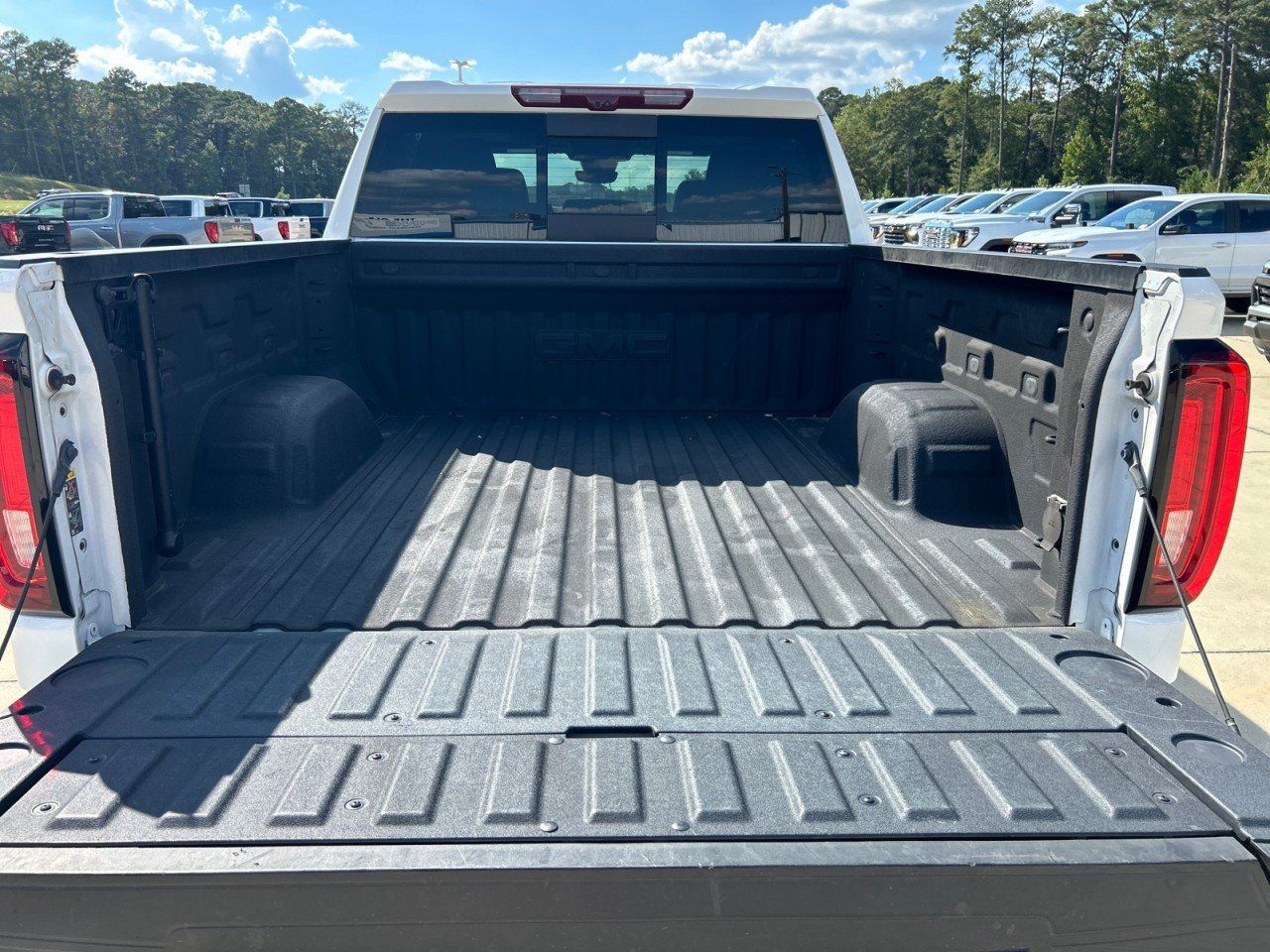 Used 2025 GMC Sierra 1500 AT4 w/ AT4 Premium Package AWD/4WD image 7