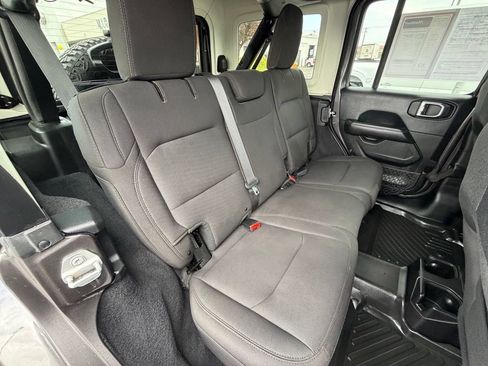 Used 2018 Jeep Wrangler Unlimited Sahara AWD/4WD image 36