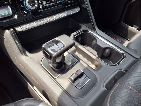 Used 2025 GMC Sierra 1500 AT4 w/ AT4 Premium Package AWD/4WD image 12