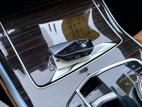 Used 2026 BMW X7 xDrive40i image 11