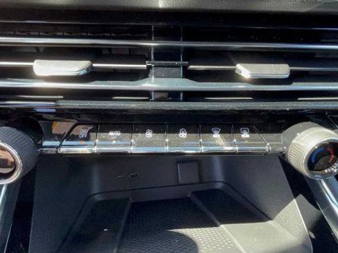 Used 2026 Chevrolet Traverse LT w/ Midnight/Sport Edition AWD/4WD image 17