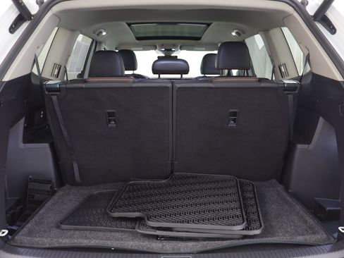 Used 2025 Volkswagen Atlas Peak Edition SE image 17