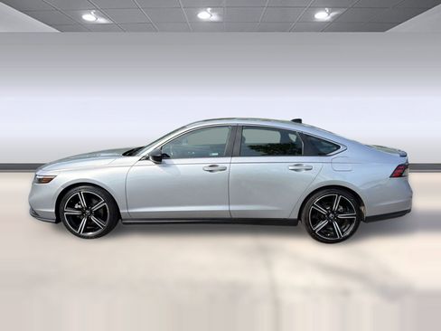 Used 2024 Honda Accord Sport image 2