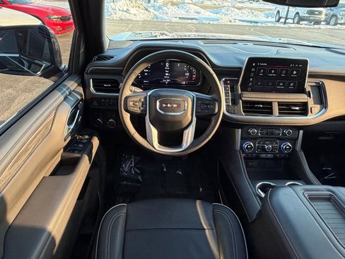 Used 2024 GMC Yukon SLT w/ SLT Premium Package image 16