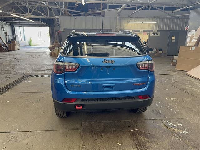 Used 2022 Jeep Compass Trailhawk AWD/4WD image 3