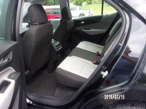 Used 2023 Chevrolet Equinox LS FWD image 9