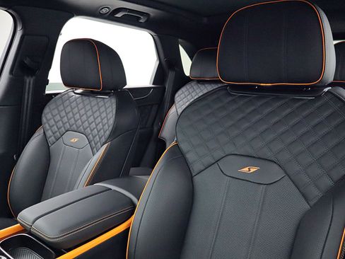 New 2025 Bentley Bentayga image 30