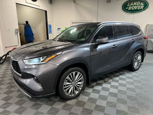 Used 2020 Toyota Highlander Platinum AWD/4WD image 2