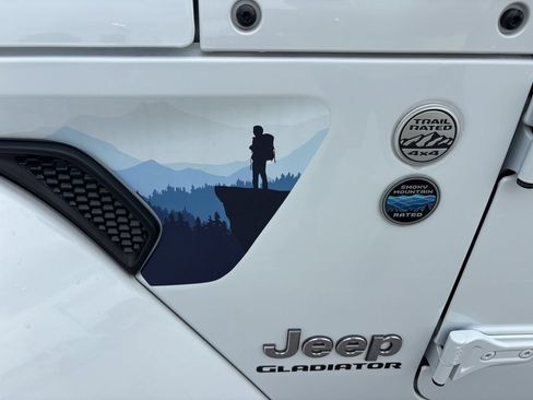 Used 2022 Jeep Gladiator Overland w/ Popular Equipment Package AWD/4WD image 39