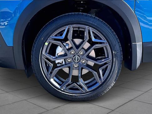 New 2026 Nissan Kicks SR w/ SR Premium Package FWD image 11