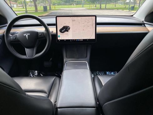 Used 2025 Tesla Model Y Long Range RWD image 23