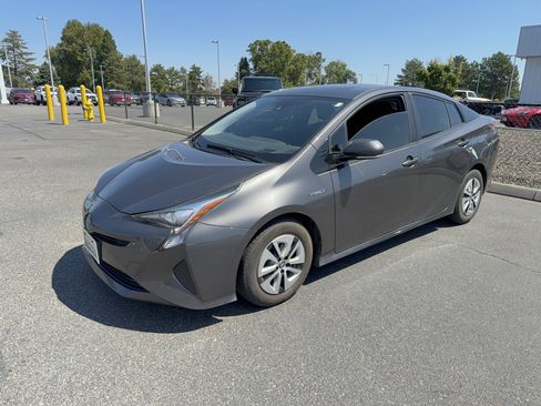Used 2016 Toyota Prius Three w/ Advanced Technology Package FWD image 36