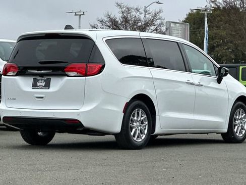 New 2026 Chrysler Voyager LX image 4