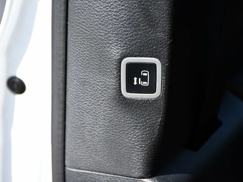 Used 2025 Chrysler Pacifica Select FWD image 19