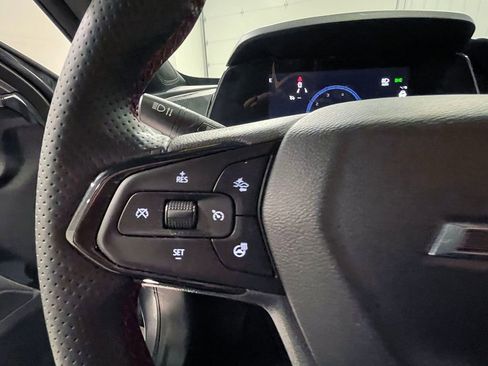 Used 2025 Chevrolet Trax RS FWD image 36