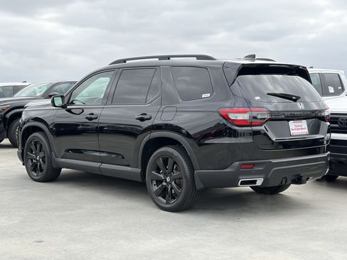 Used 2025 Honda Pilot Black Edition image 5