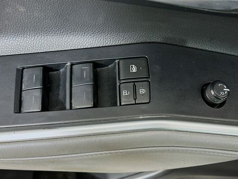 Used 2023 Toyota Highlander XLE image 15