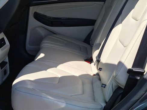 Used 2018 Ford Edge Titanium FWD image 11