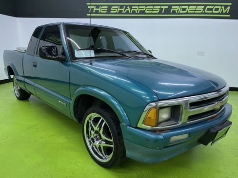 Used 1996 Chevrolet S10 Pickup LS image 2