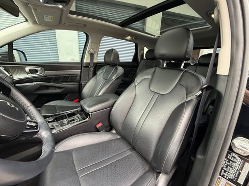 Used 2023 Kia Sorento SX FWD image 9