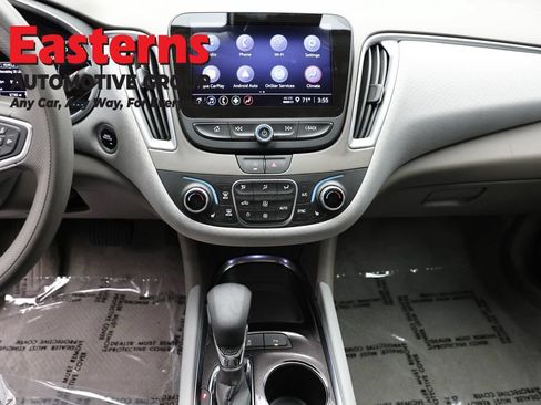Used 2025 Chevrolet Malibu LT FWD image 12