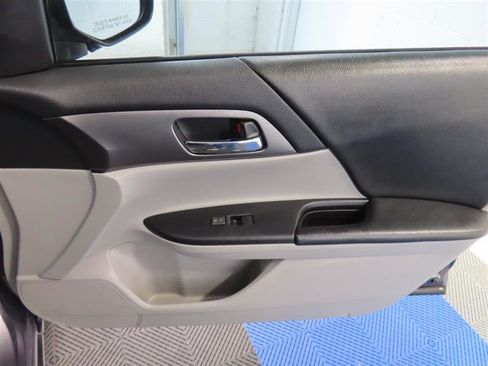 Used 2015 Honda Accord LX image 31