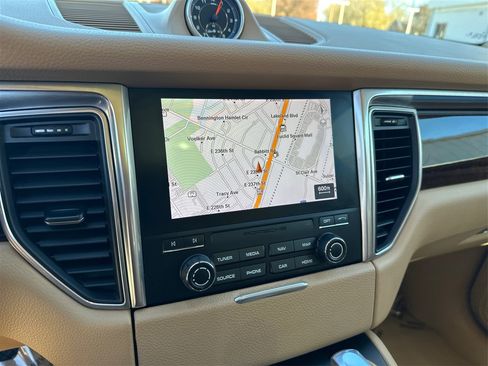 Used 2017 Porsche Macan S w/ Dark Walnut Interior Package image 31