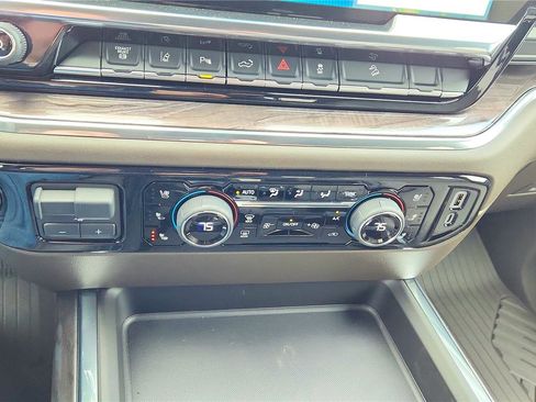 Used 2024 Chevrolet Silverado 2500 LTZ w/ LTZ Premium Package image 31