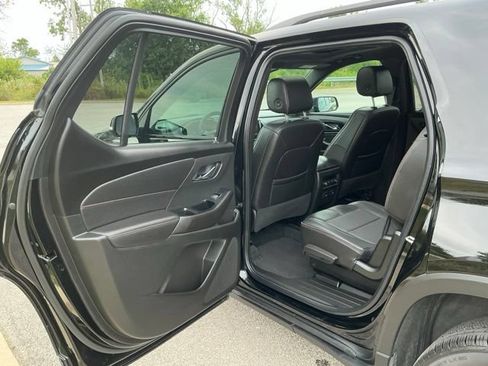 Used 2023 Chevrolet Traverse RS AWD/4WD image 16