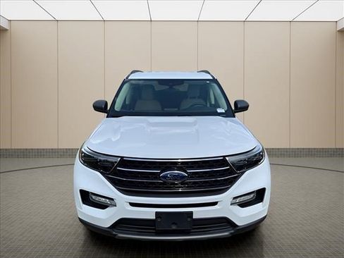 Used 2020 Ford Explorer XLT w/ Equipment Group 202A AWD/4WD image 7