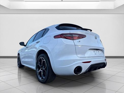 Used 2022 Alfa Romeo Stelvio Veloce image 4