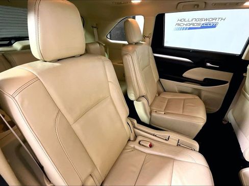 Used 2016 Toyota Highlander XLE image 22