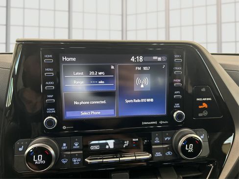 Used 2022 Toyota Highlander XLE AWD/4WD image 13