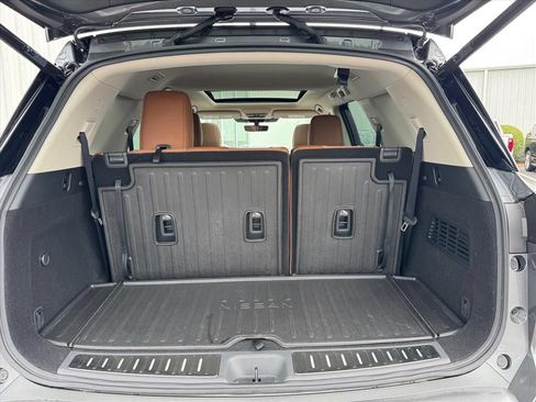 Used 2026 Nissan Pathfinder Platinum w/ Lighting Package FWD image 10