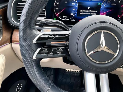 Used 2024 Mercedes-Benz GLS 450 4MATIC image 24