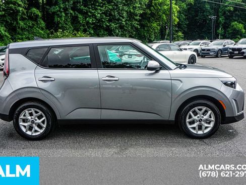 Used 2025 Kia Soul LX w/ LX Technology Package FWD image 8