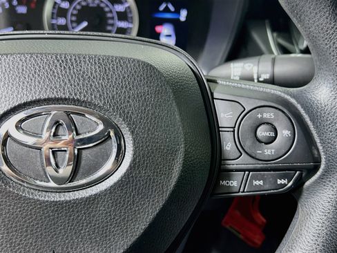 Used 2020 Toyota Corolla LE FWD image 19