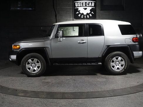 Used 2010 Toyota FJ Cruiser 4WD image 2