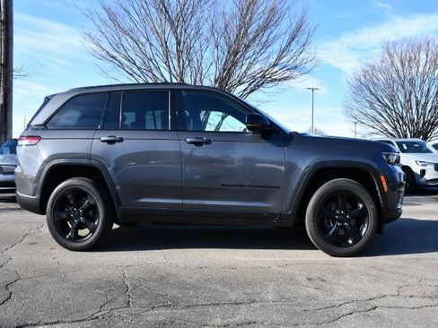Used 2022 Jeep Grand Cherokee Altitude image 8