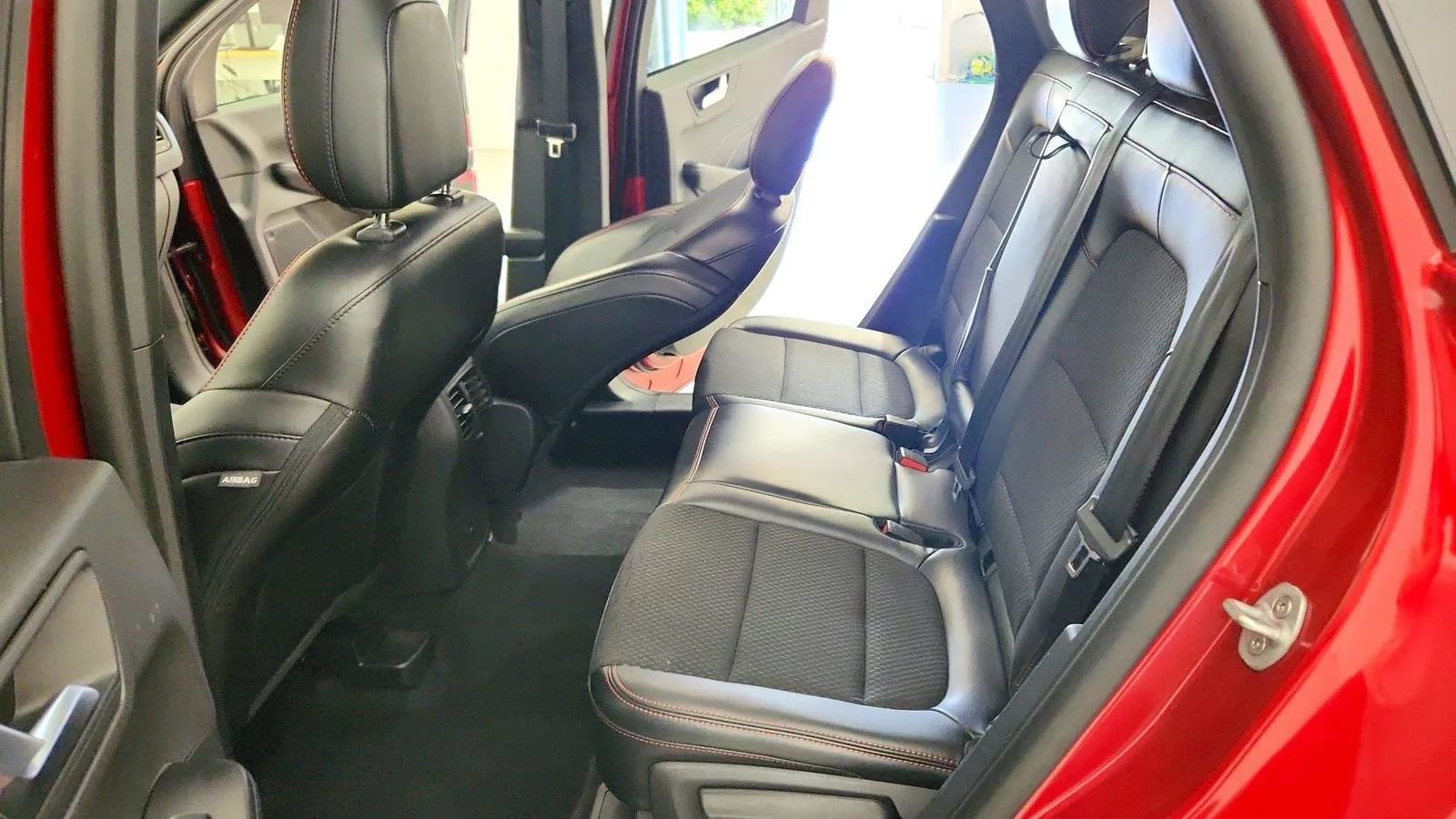 Used 2025 Ford Escape ST-Line FWD image 25
