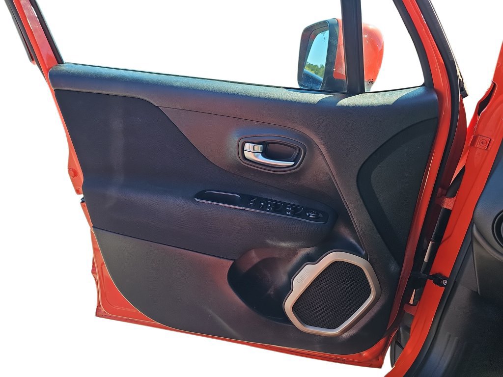 Used 2016 Jeep Renegade Latitude AWD/4WD image 26