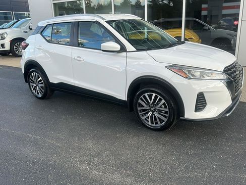 Used 2024 Nissan Kicks SV FWD image 1