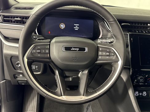 New 2025 Jeep Grand Cherokee Altitude image 16