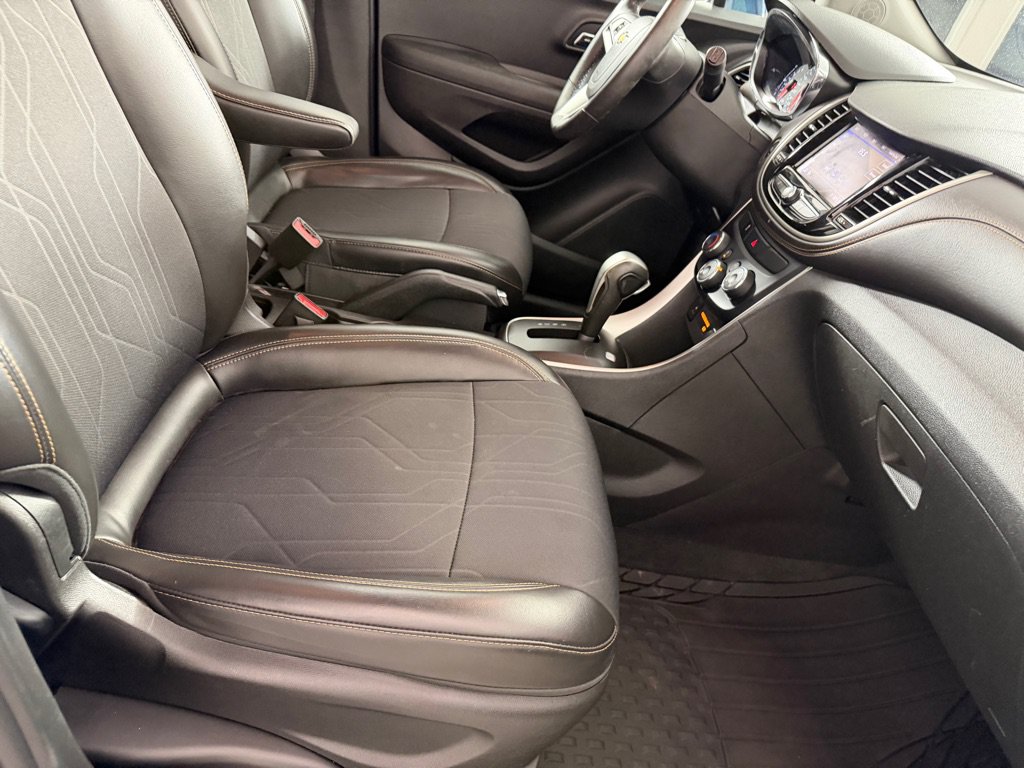 Used 2020 Chevrolet Trax LT w/ Driver Confidence Package FWD image 24