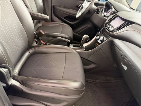 Used 2020 Chevrolet Trax LT w/ Driver Confidence Package FWD image 24