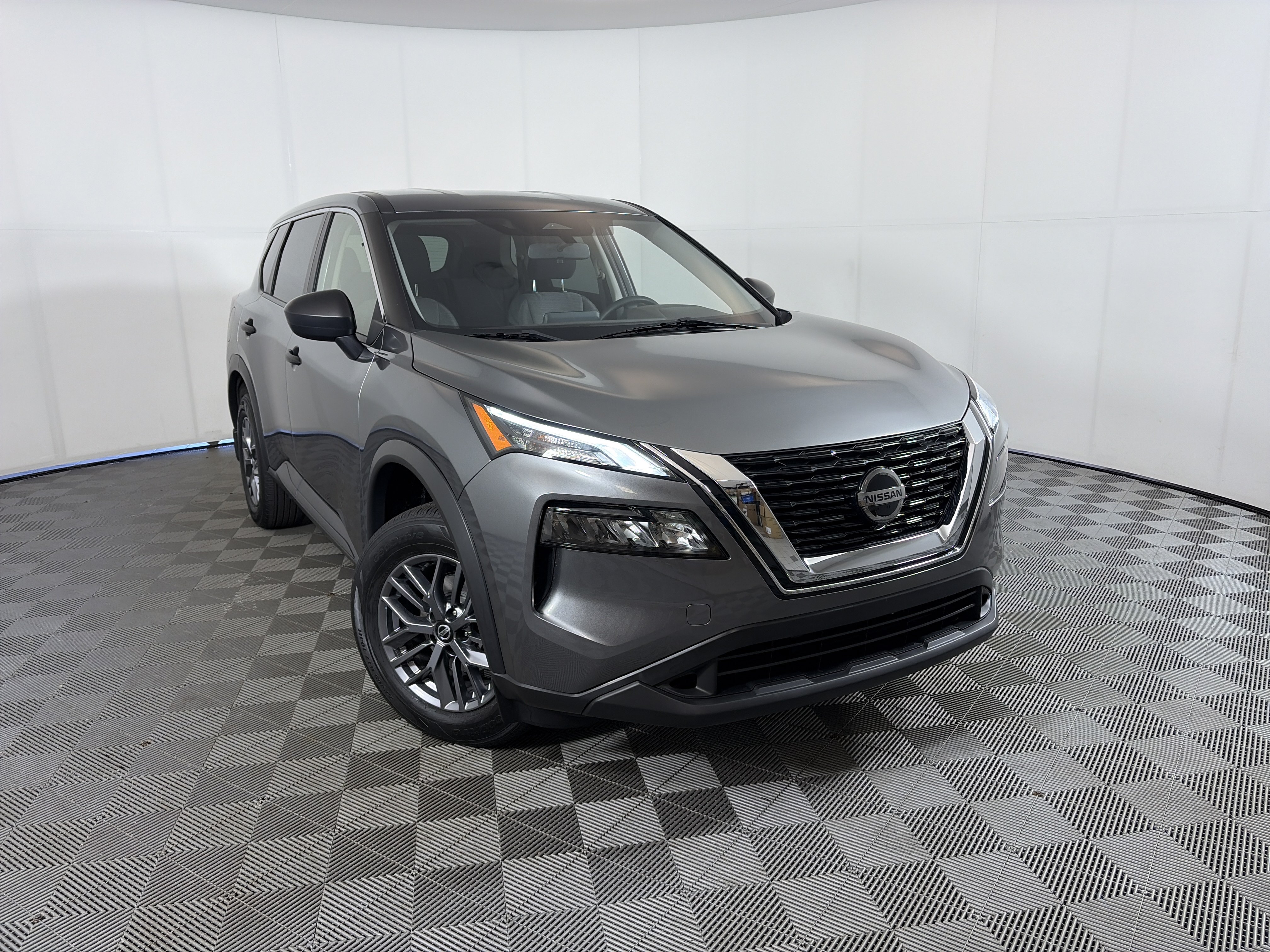 Used 2021 Nissan Rogue S AWD/4WD image 1