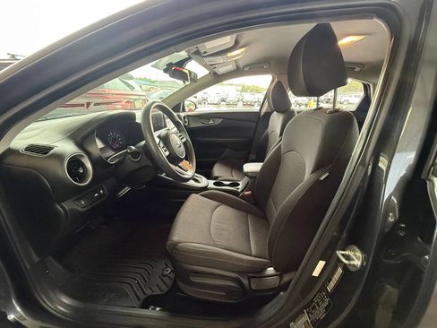 Used 2019 Kia Forte LXS FWD image 9