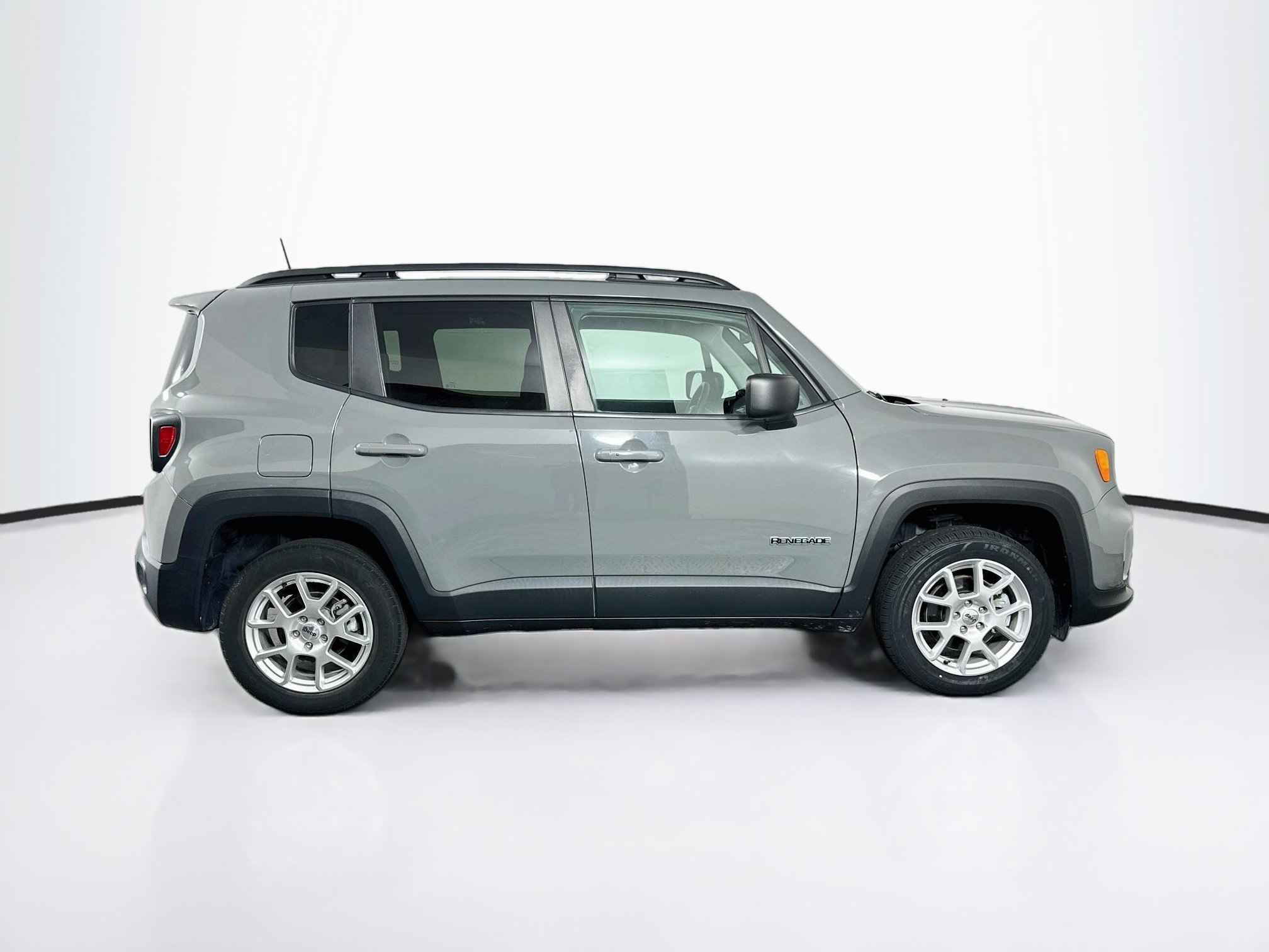 Used 2022 Jeep Renegade Latitude w/ Convenience Group AWD/4WD image 10