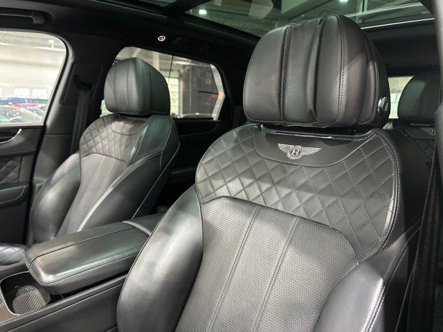 Used 2017 Bentley Bentayga AWD/4WD image 47