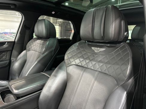 Used 2017 Bentley Bentayga AWD/4WD image 47